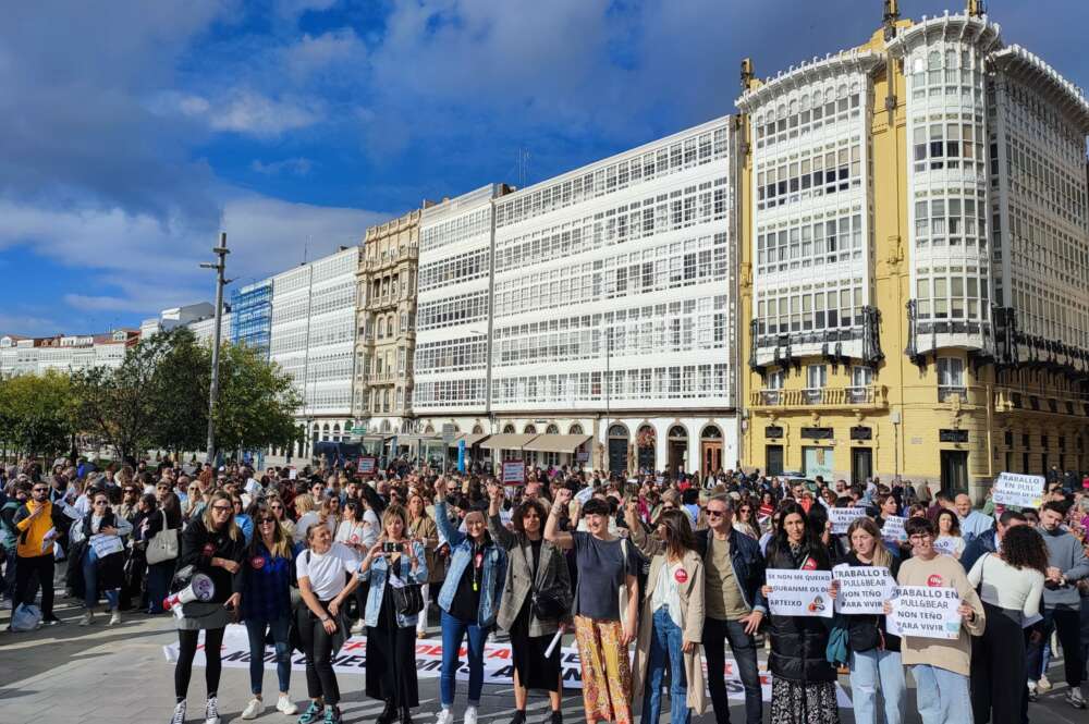 Trabajadoras de las tiendas de Inditex en el final del recorrido de la manifestación de 2022 en A Coruña / CIG