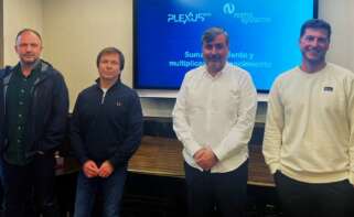 Antonio Agrasar, CEO de Plexus, junto al equipo de Nomasystems / Plexus
