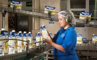 Línea de envasado de leche de Puleva / Puleva