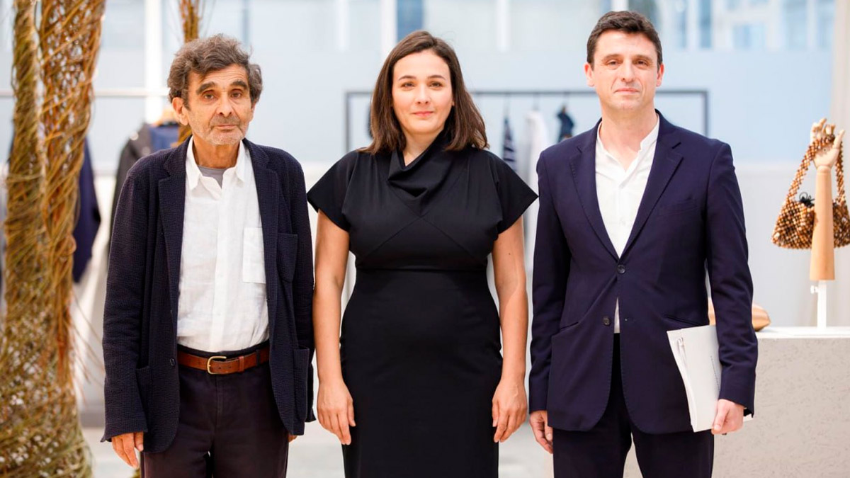 Adolfo Domínguez, Adriana Domínguez y Antonio Puente, en la junta de accionistas del grupo