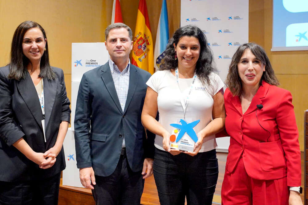 De izquierda a derecha: directora de Red Galicia de CaixaBank, Marta Albela; consejero delegado de ENISA,Borja Cabezón; CEO de UARX Space; Yanina Hallak; y la conselleira de Economía, María Jesús Lorenzana