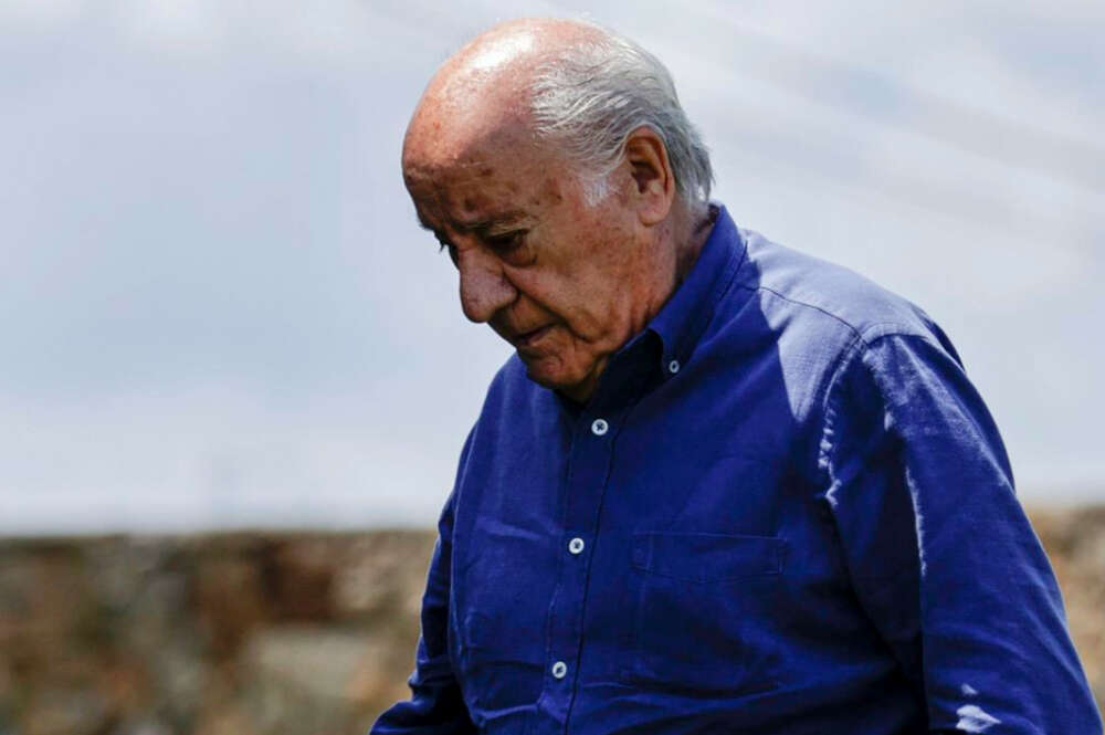 El fundador de Inditex, Amancio Ortega, durante el Concurso de Saltos Internacional de Casas Novas, que se celebra este fin de semana en el concello coruñés de Arteixo. EFE/Cabalar
