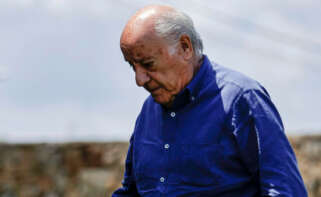 El fundador de Inditex, Amancio Ortega, durante el Concurso de Saltos Internacional de Casas Novas, que se celebra este fin de semana en el concello coruñés de Arteixo. EFE/Cabalar