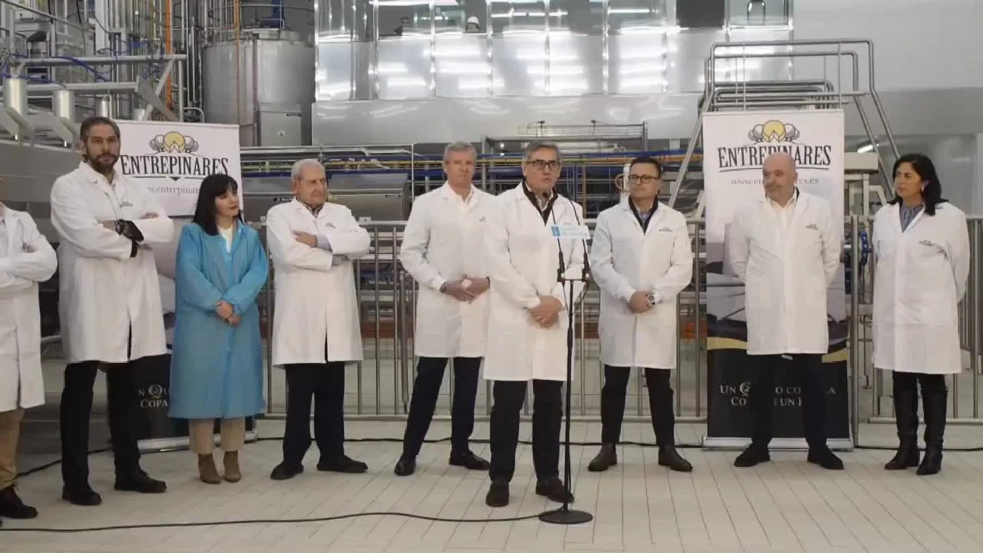 Visita del presidente de la Xunta, Alfonso Rueda, a la fábrica de Entrepinares en Vilalba