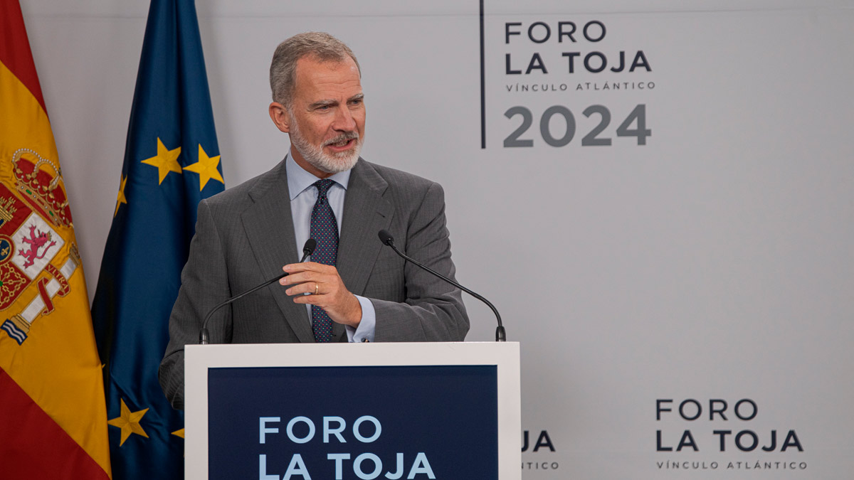 El Rey Felipe VI inaugura la VI edición del "Foro La Toja-Vínculo Atlántico", durante la primera jornada del Foro de La Toja-Vínculo Atlántico, en Eurostars Gran Hotel La Toja, a 3 de octubre de 2024, en La Toja, Pontevedra, Galicia (España)