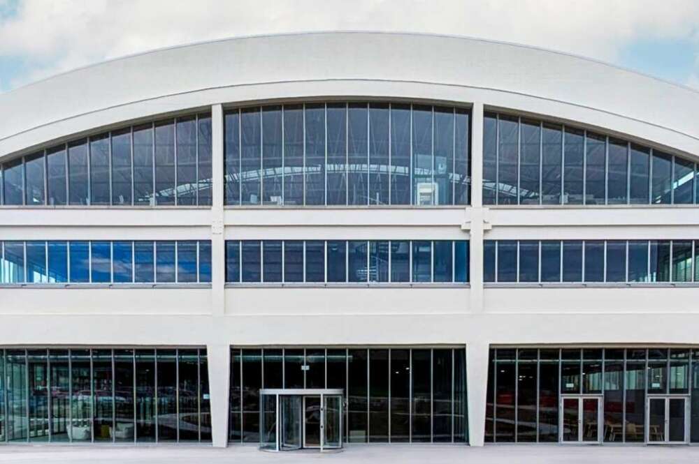 Vista exterior de la nueva sede de Bimba y Lola en Vigo / Bimba y Lola