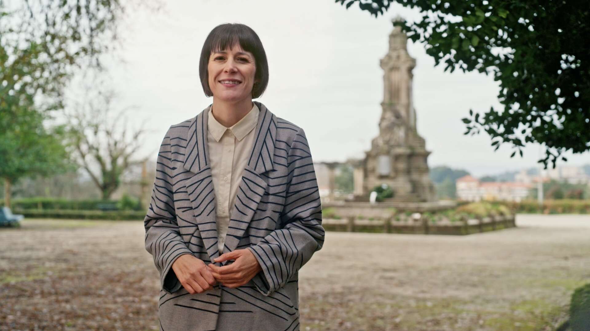 Ana Pontón escoge el monumento a Rosalía de Castro en la Alameda de Santiago para su mensaje de Fin de Año