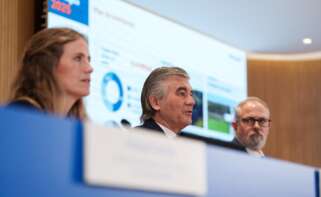 La responsable de Planificación y Gestión de Control, Rita Ruiz de Alda; el presidente de Naturgy, Francisco Reynés, y el responsable de Comunicación Externa, Víctor Márquez, durante una rueda de prensa para presentar los resultados del 2024. Matias Chiofalo / Europa Press 20/2/2025