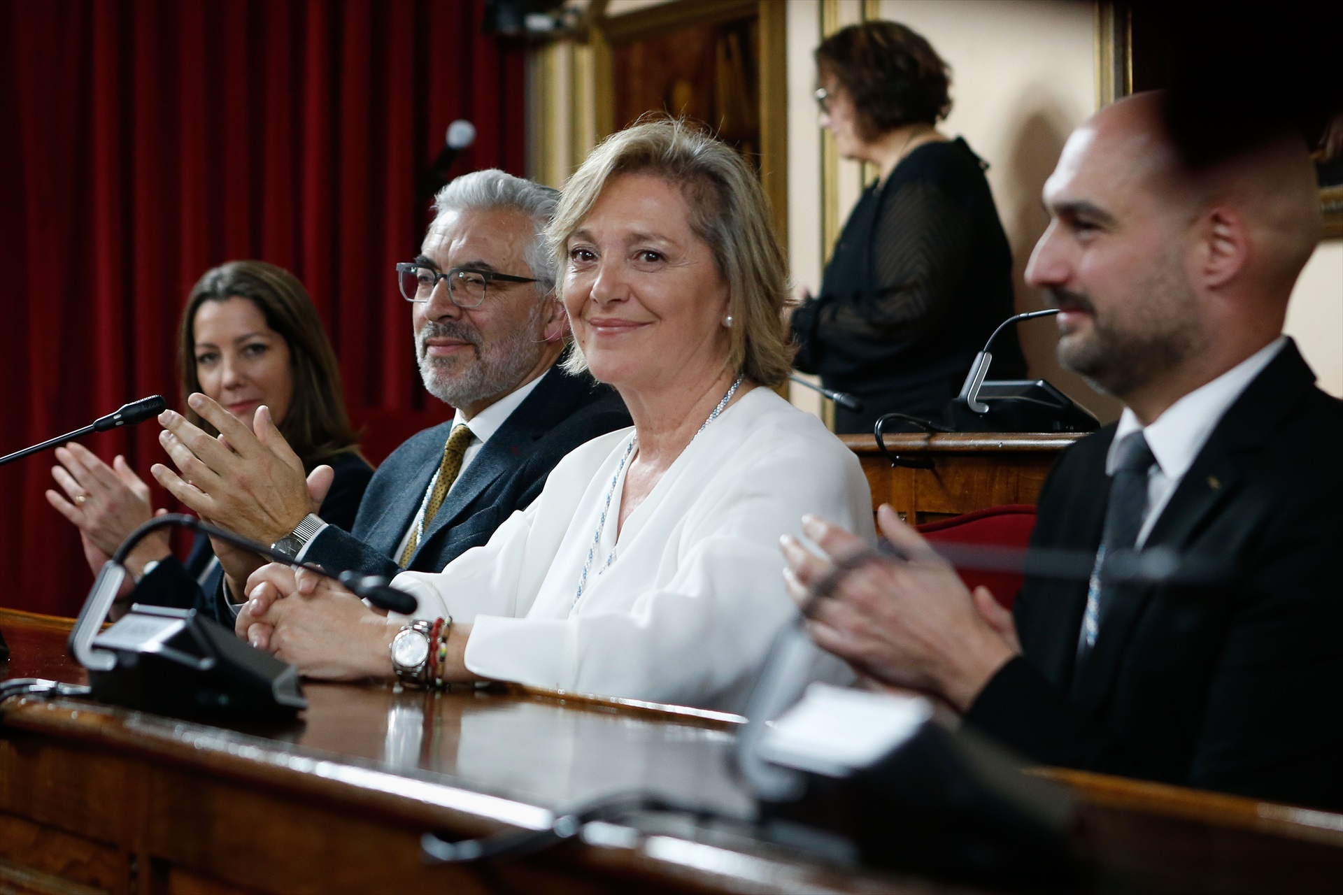 Paula Alvarellos (c), durante la toma de posesión de su nuevo cargo como alcaldesa de Lugo, a 18 de enero de 2024 / Carlos Castro
