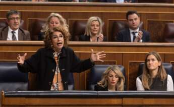 La vicepresidenta primera y ministra de Hacienda, María Jesús Montero, interviene durante un pleno en el Congreso de los Diputados / EP