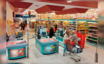 personas comprando en un supermercado Froiz
