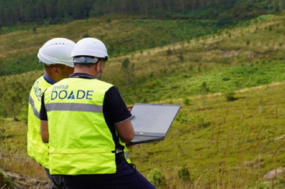 Operarios de la mina de Doade, en Ourense, considerada como estratégica por Bruselas.