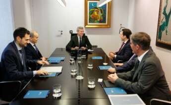 El presidente de la Xunta, Alfonso Rueda, recibe a la directiva del grupo Samca, que promueve en Beariz la mina de Doade