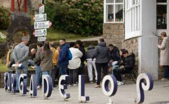 Trabajadores de Sargadelos continúan a las puertas de la factoría de Cervo pese al acuerdo de ayer