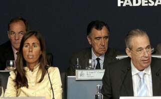 Modesto Rodríguez (primero por la izquierda) durante su etapa en Fadesa con Manuel Jove, Felipa Jove y José María Castellano