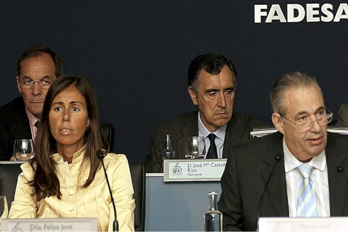 Modesto Rodríguez (primero por la izquierda) durante su etapa en Fadesa con Manuel Jove, Felipa Jove y José María Castellano