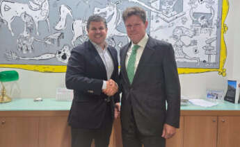 A la izquierda de la imagen Aldo Aramburo, gerente de Ion Pure, y la derecha, Álvaro Concheiro, presidente del Grupo Internaco.