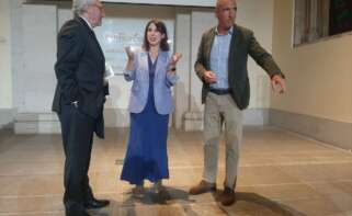 La conselleira de Economía, María Jesús Lorenzana, junto al editor de Economía Digital, Juan García; y el director de Economía Digital Galicia, Julián Rodríguez