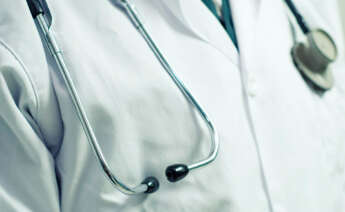 médico de cabecera en consulta