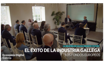 Un momento de la entrevista a Juan Carlos Reboredo, el responsable de la oficina económica de Alfonso Rueda, durante la jornada sobre el presente y el futuro de la industria gallega organizada por Economía Digital Galicia y Finanzia Fintech