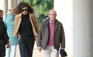 El exdirector de El Corrre Gallego José Manuel Rey Novoa (d), a su llegada al Juzgado de Instrucción Número 1 de Santiago / Álvaro Ballesteros (Europa Press)
