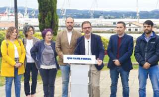 El portavoz del PSOE en Ferrol, Ángel Mato, junto al secretario provincial Bernardo Fernández, en rueda de prensa / Europa Press