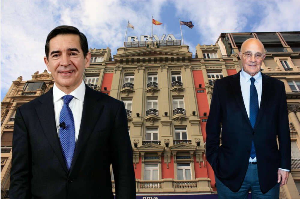 Carlos Torres y Josep Oliu con la imagen del edificio de BBVA de A Coruña de fondo