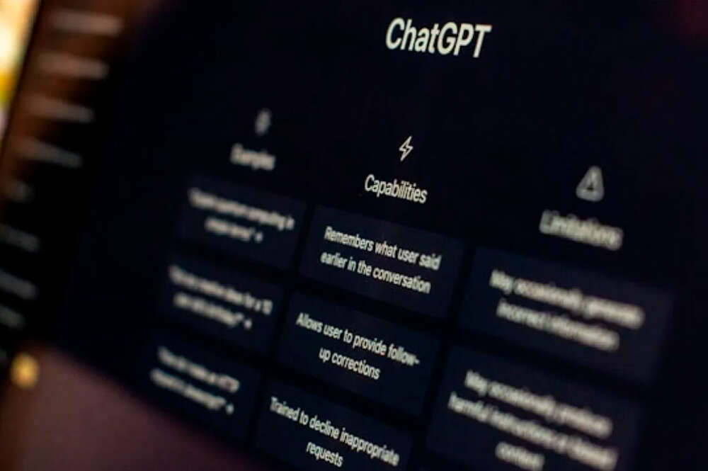 ordenador consultando Chat GPT