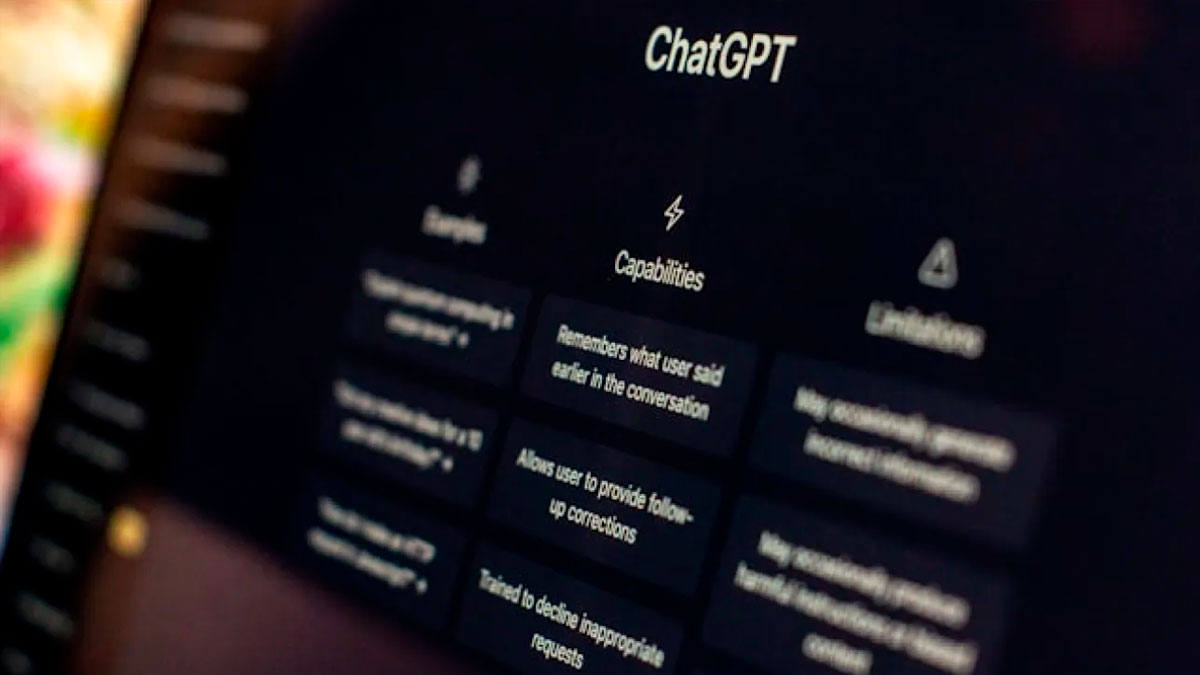 ordenador consultando Chat GPT