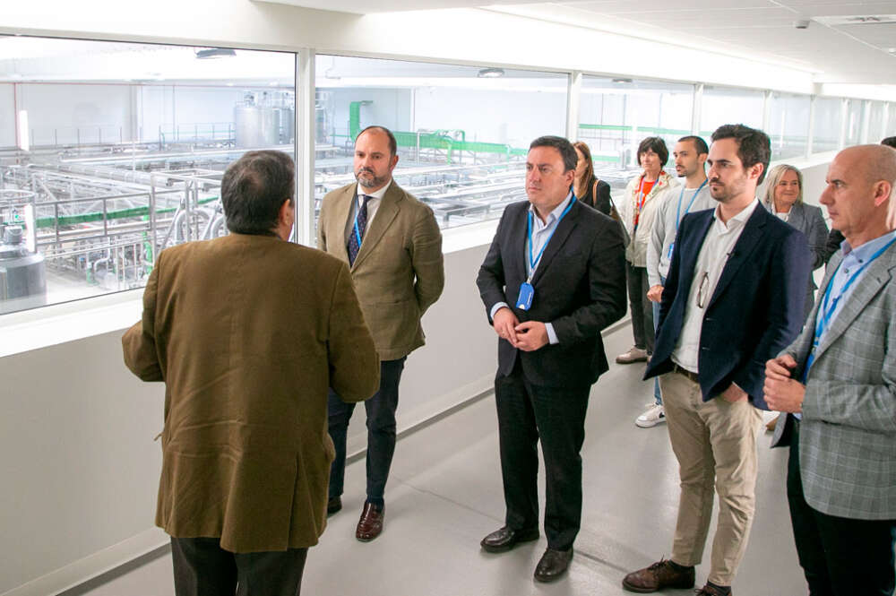 Visita de Valentín González Formoso, presidente de la Deputación da Coruña, a la planta de Inleit