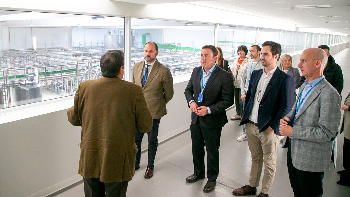 Visita de Valentín González Formoso, presidente de la Deputación da Coruña, a la planta de Inleit