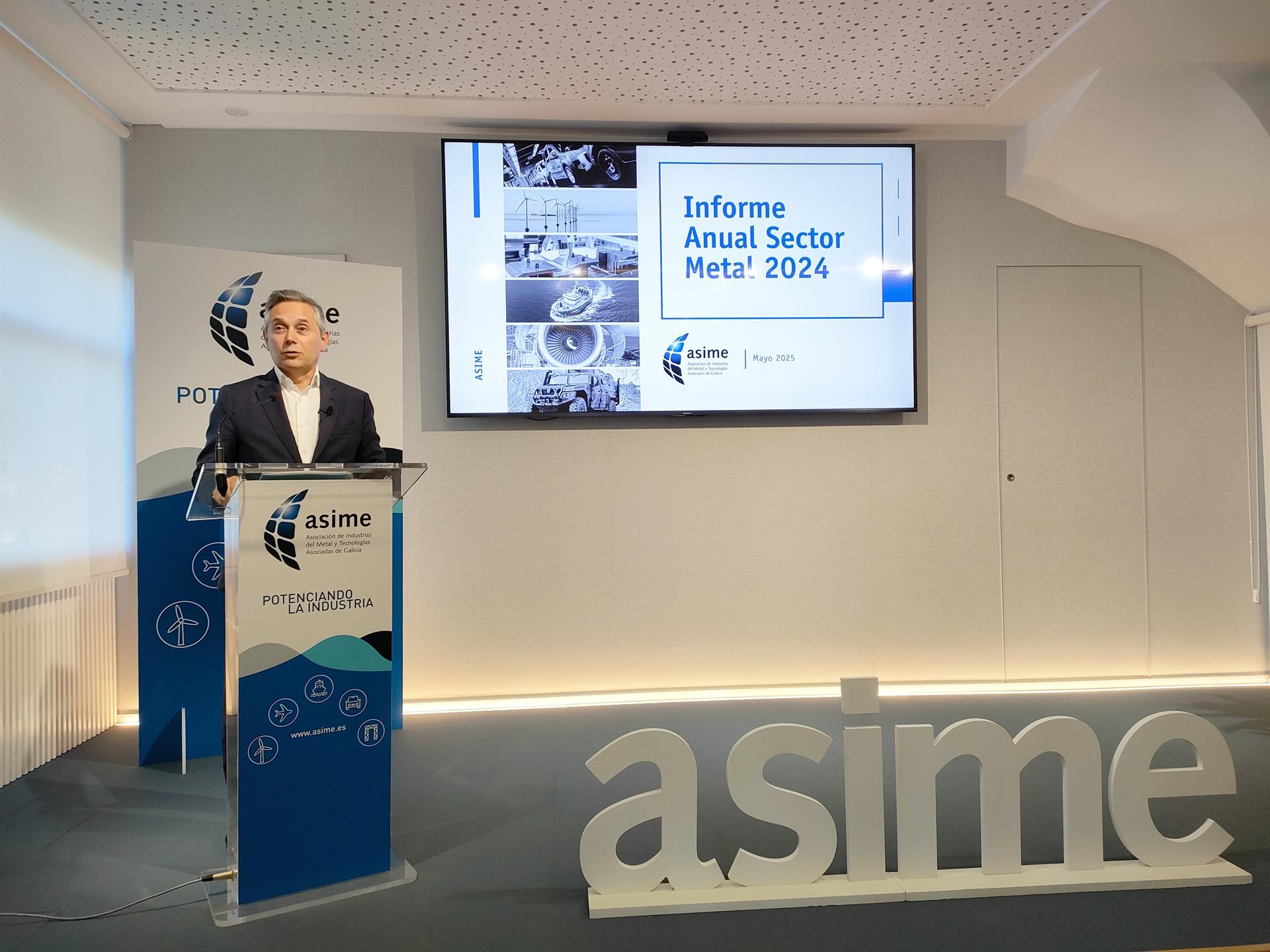 El secretario general de Asime, Enrique Mallón, presenta el balance del sector metal gallego correspondiente a 2024. - EUROPA PRESS