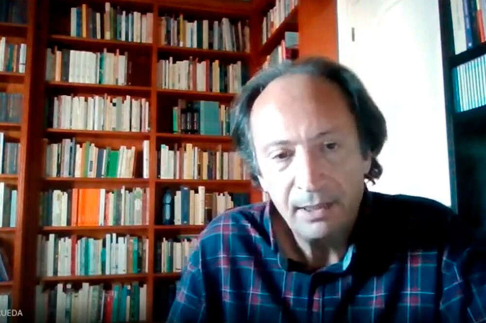 El Catedrático de Filosofía, Luis Sáez Rueda en uno de los videos de su canal de Youtube