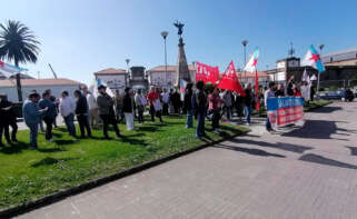 Concentración de personal civil del Arsenal de Ferrol para pedir condiciones laborales dignas al Ministerio de Defensa