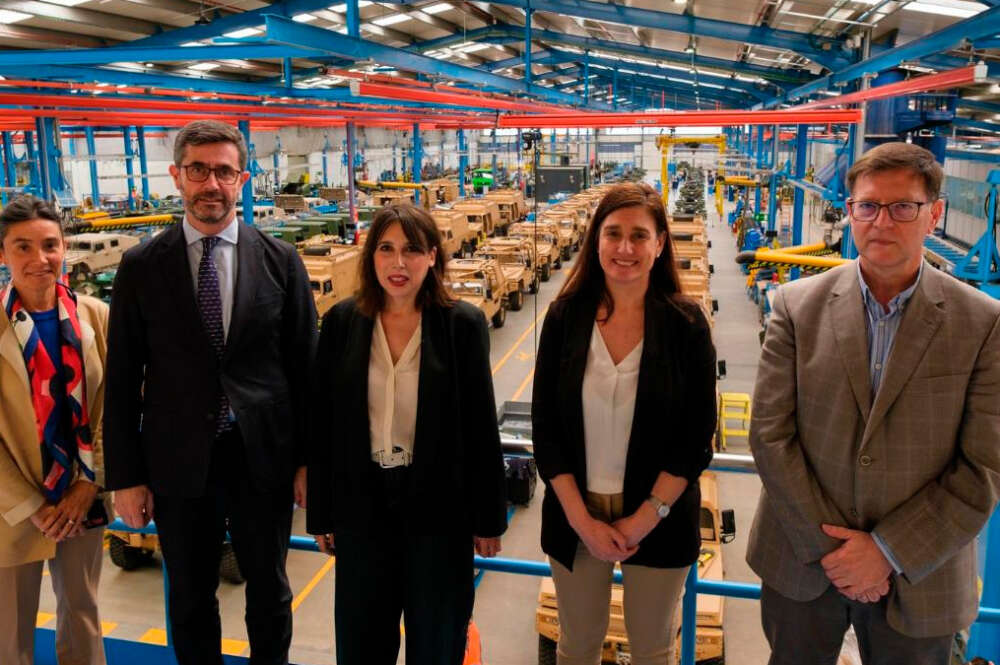 Visita de la conselleira de Economía, María Jesús Lorenzana, a la planta de Urovesa en Valga.