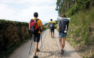 personas haciendo el Camino de Santiago