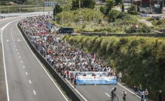 Cientos de personas durante una nueva protesta contra Altri / Europa Press
