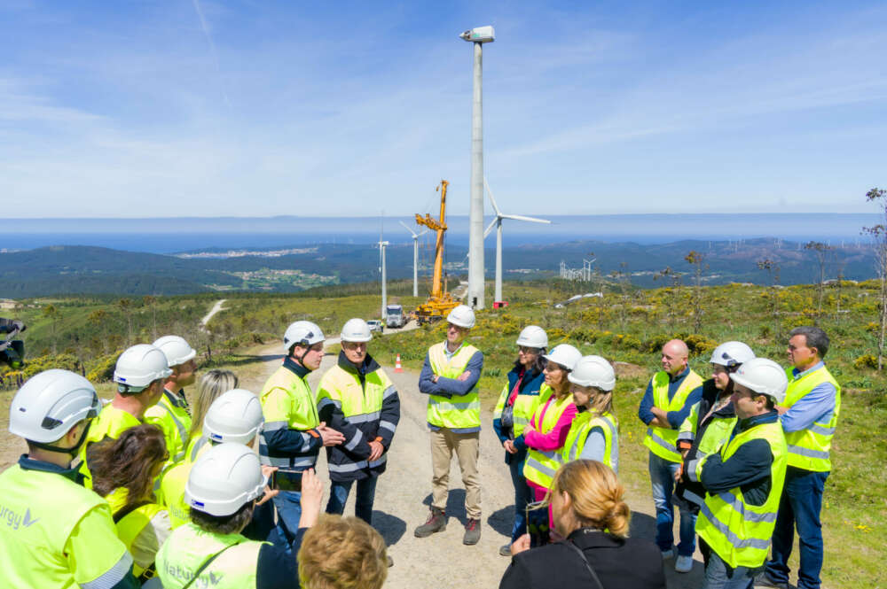 Imagen de la conselleira de Medio Ambiente y Cambio Climático, Ángeles Vázquez, durante su visita a las obras de repotenciación del parque eólico Monte Redondo (Naturgy) / Naturgy