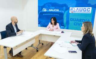 La secretaria xeral del PPdeG, Paula Prado, se ha reunido con con Diego Madrazo y Olaya Salardón, secretario general en Galicia y secretaria nacional de relaciones institucionales de la Asociación Unificada de Guardias Civiles / Íñigo Rolán