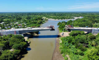 Imagen de los trabajos de Grupo Puentes en el Puente de Arce de El Salvador