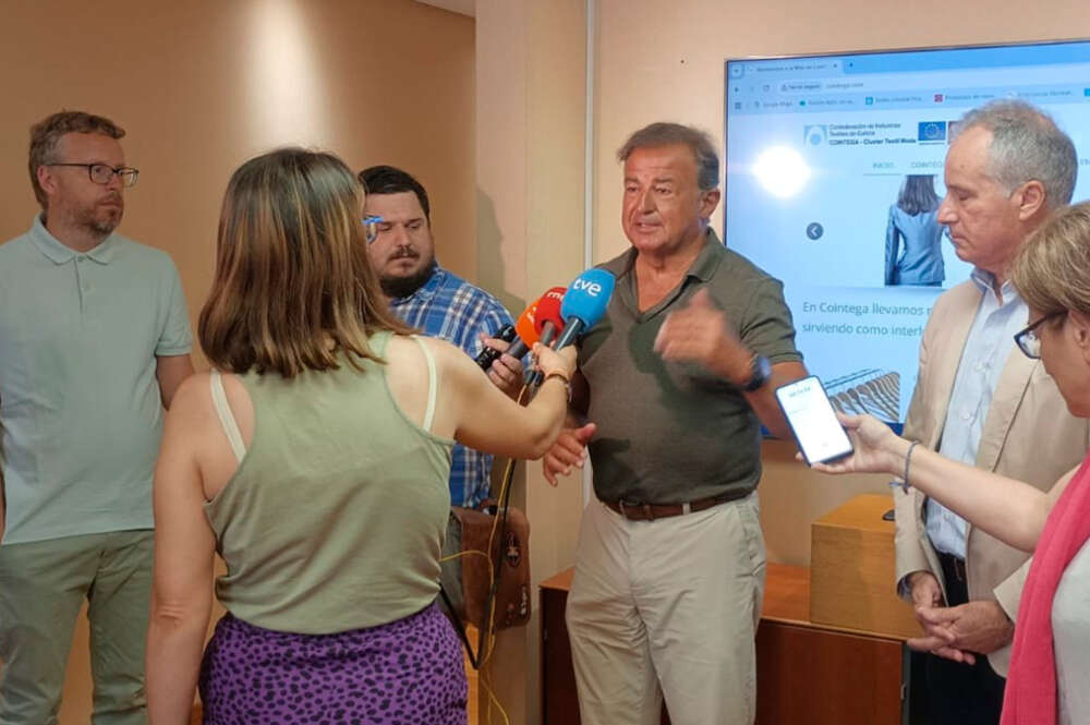 El presidente de Cointega, atiende a los medios.
