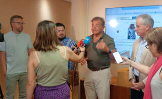 El presidente de Cointega, atiende a los medios.