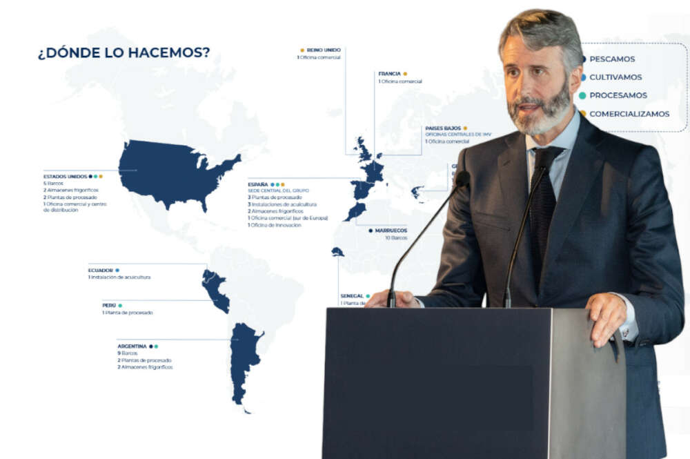 Enrique García Chillón, CEO de Profand, junto a un mapa de los centros productivos, plantas de acuicultura y flota del grupo