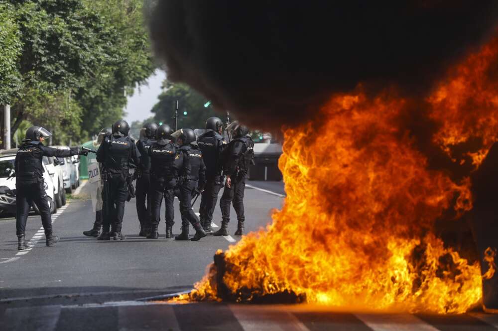 Antidisturbios actúan en la huelga del metal en Cádiz / Nacho Frade / Europa Press