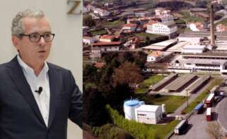 Pablo Isla, en una foto de archivo cuando era presidente de Inditex, al lado de una imagen de la factoría de Nestlé en Pontecesures (Pontevedra)