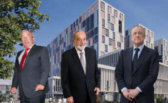 Jacinto Rey (San José), Carlos Slim (FCC) y Florentino Pérez (ACS), con el proyecto para el nuevo hospital de Málaga de fondo