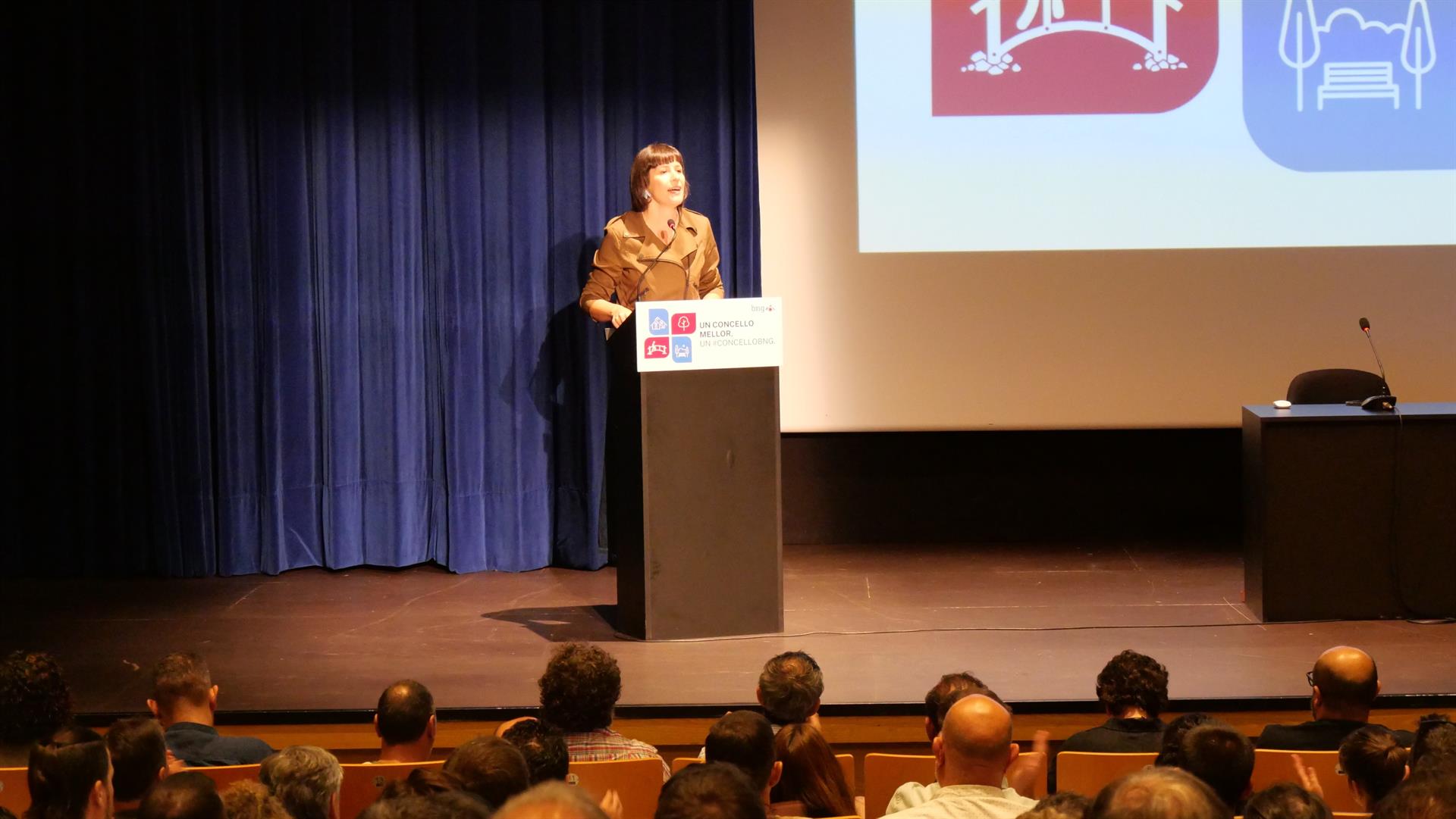 Ana Pontón, en un acto en Santiago, con sus alcaldes y alcaldesas y representantes municipales, reivindica que el BNG no ha tenido en cuarenta años un cargo condenado por corrupción.