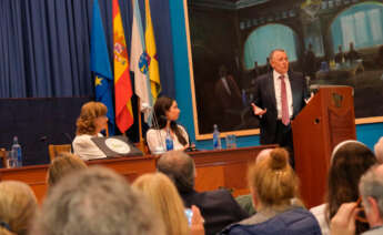 Venancio Salcines en la charla organizada por la fundación NEOS