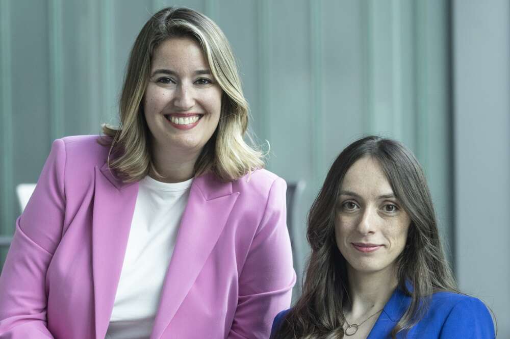 Alba Budiño y Rocío Vega acaban de montar en Galicia Zebra Brain, compañía especializada en aportar soluciones organizativas y mejorar los rendimientos empresariales de las empresas usando métodos que convivan IA con la gestión de equipos
