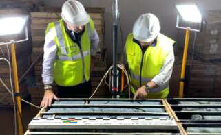 Imagen de archivo de varios operarios de Eurobattery Minerals